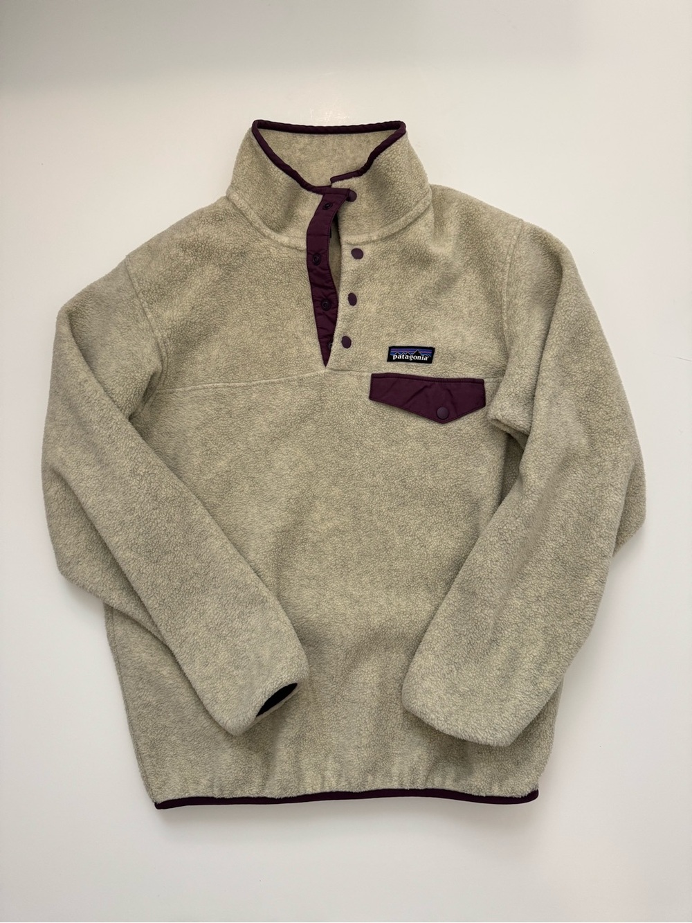 Patagonia Lightweight Synchilla Snap-T Pullover in Oatmeal Heather & Maroon Trim